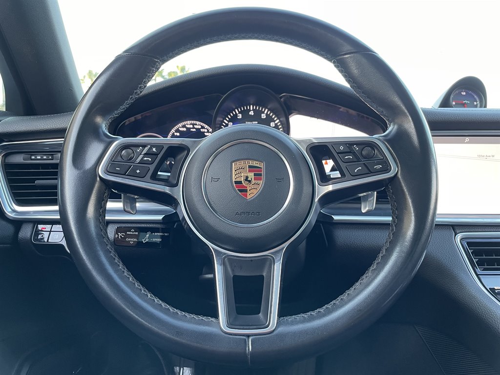 2017 Porsche Panamera 4 photo