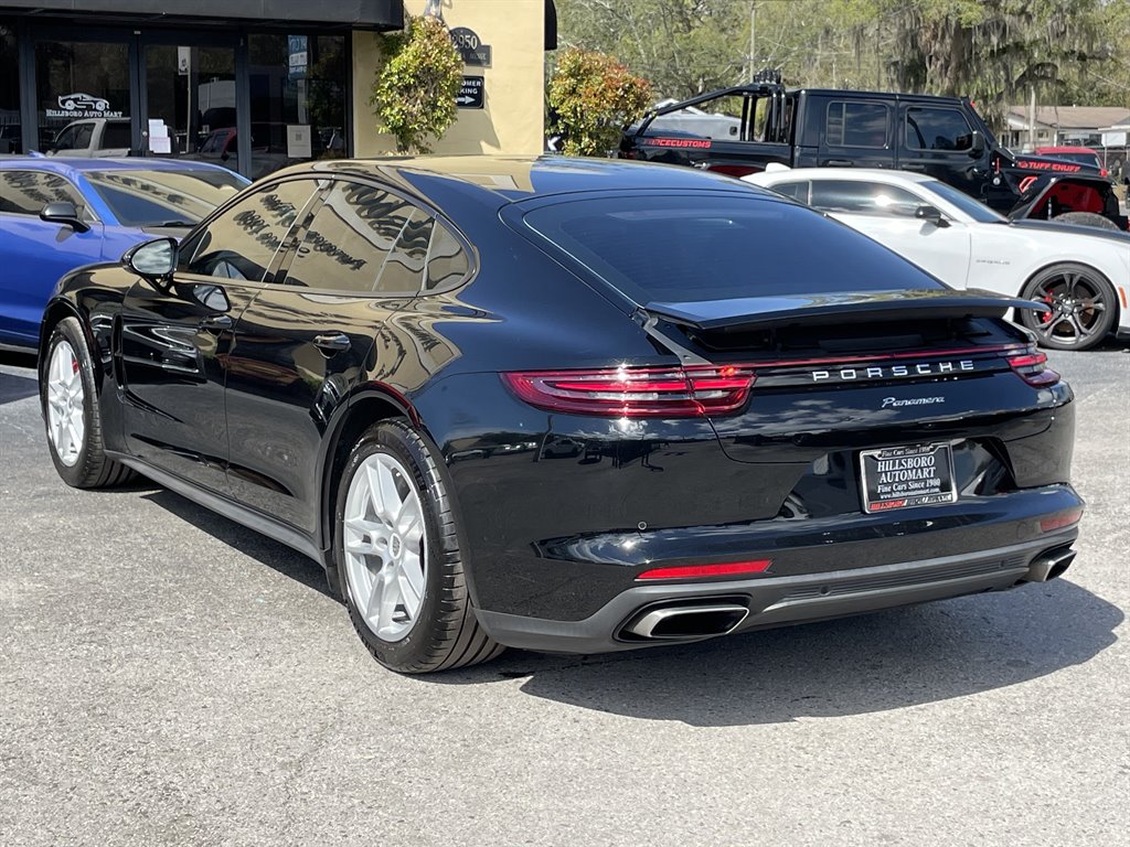 2017 Porsche Panamera 4 photo