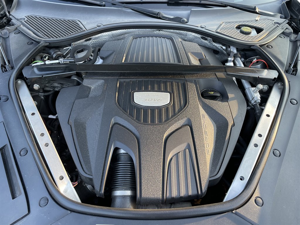 2017 Porsche Panamera 4 photo