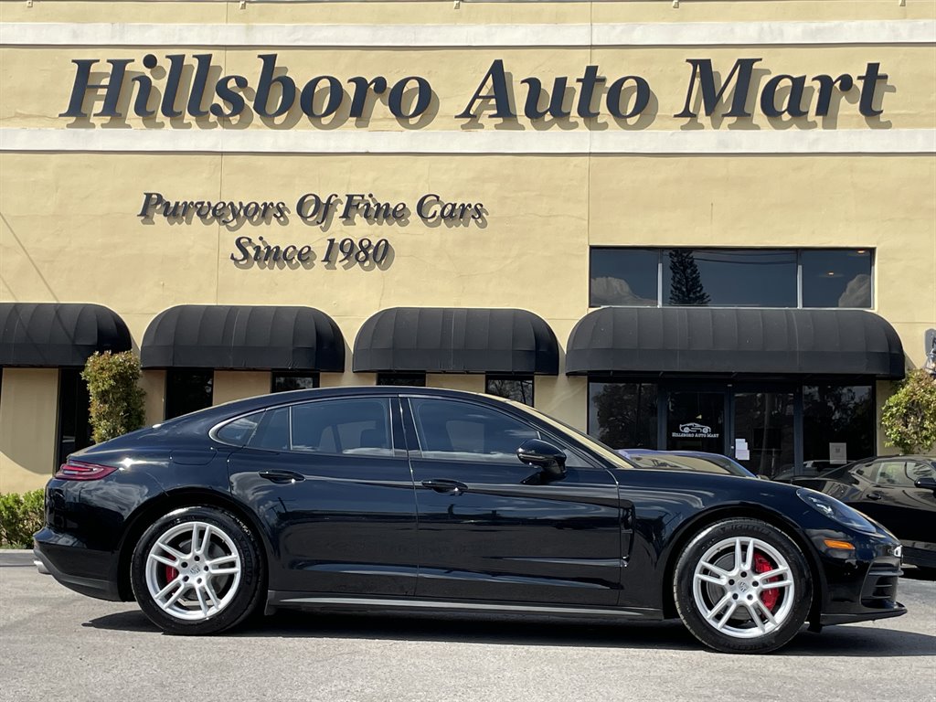 2017 Porsche Panamera 4 photo