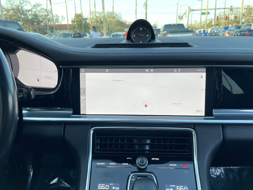 2017 Porsche Panamera 4 photo