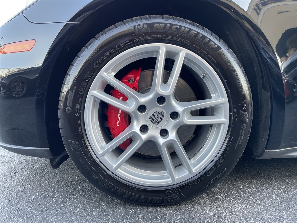 2017 Porsche Panamera 4 photo