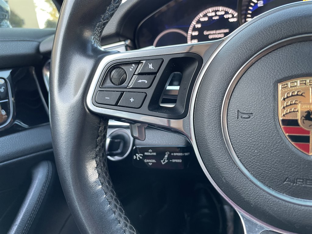2017 Porsche Panamera 4 photo