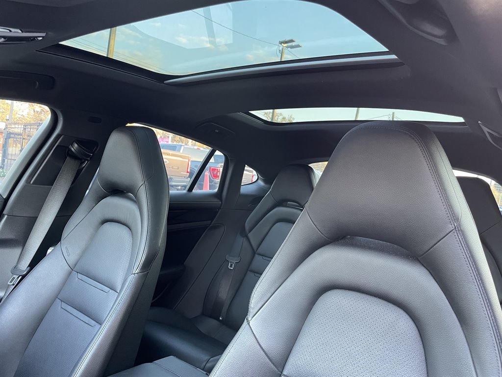 2017 Porsche Panamera 4 photo
