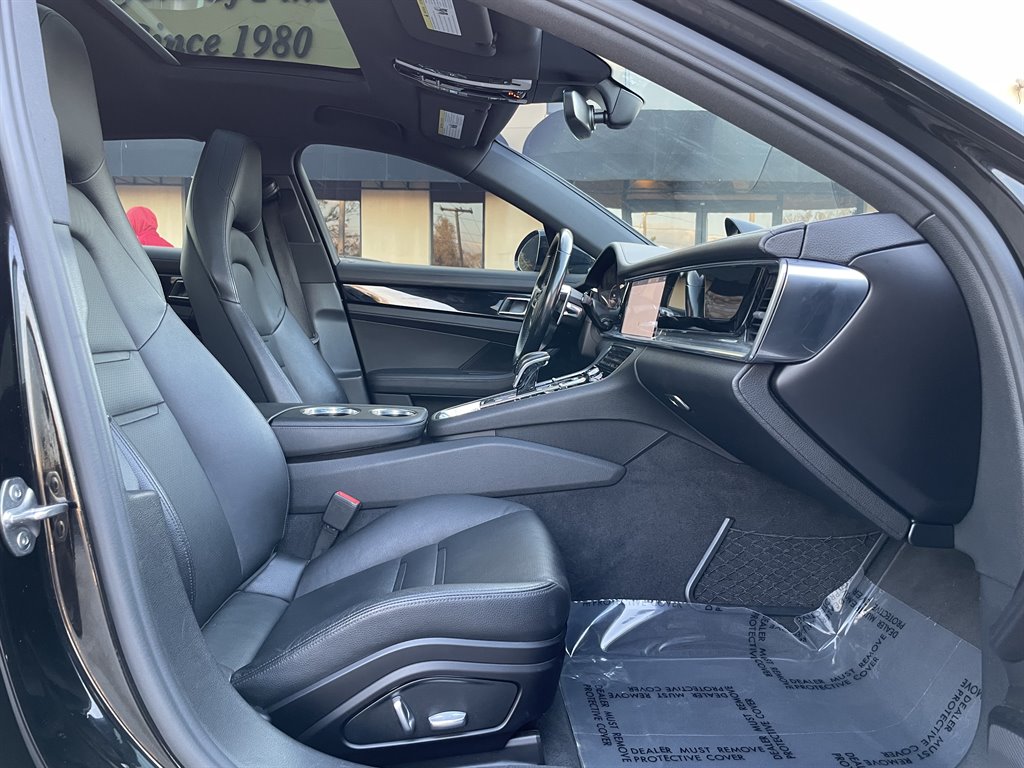 2017 Porsche Panamera 4 photo