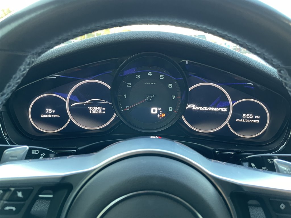 2017 Porsche Panamera 4 photo