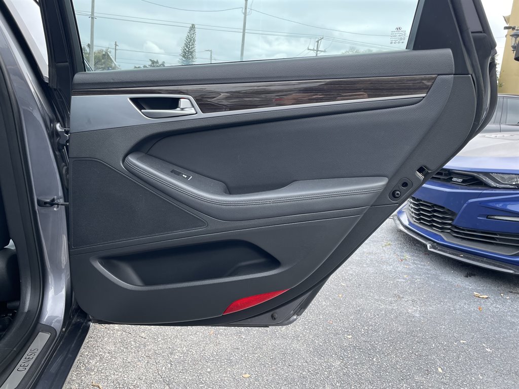 2015 Hyundai Genesis - $11,999