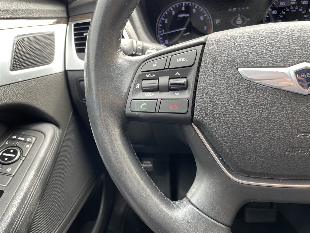 2015 Hyundai Genesis - $11,999