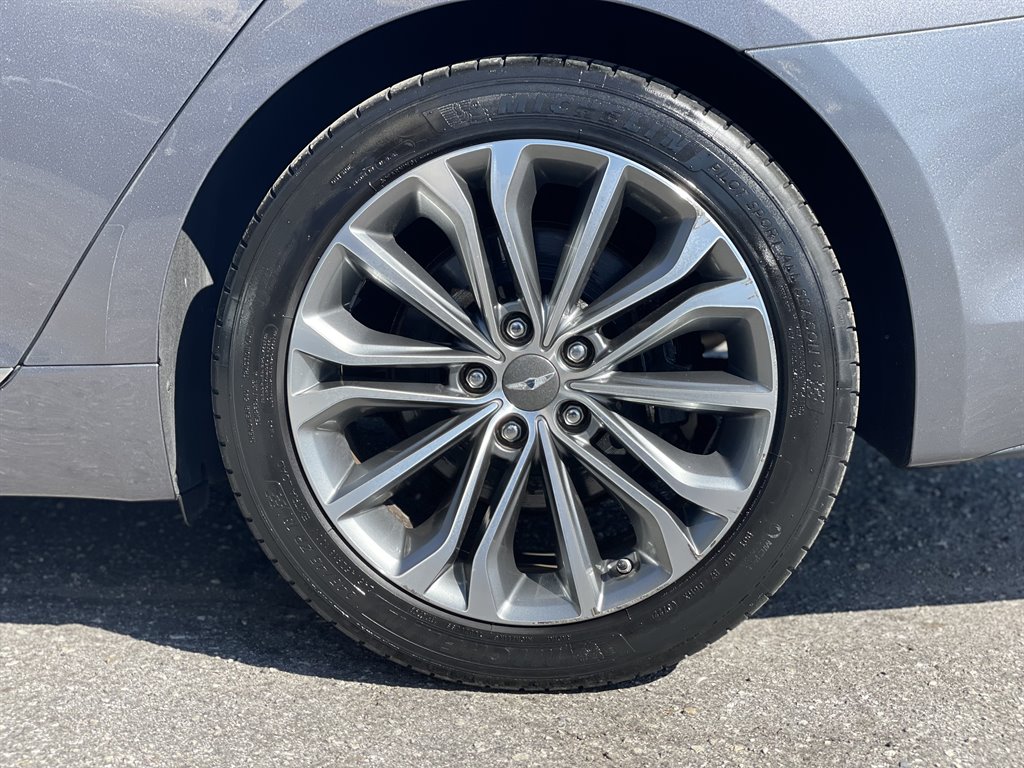 2015 Hyundai Genesis - $11,999
