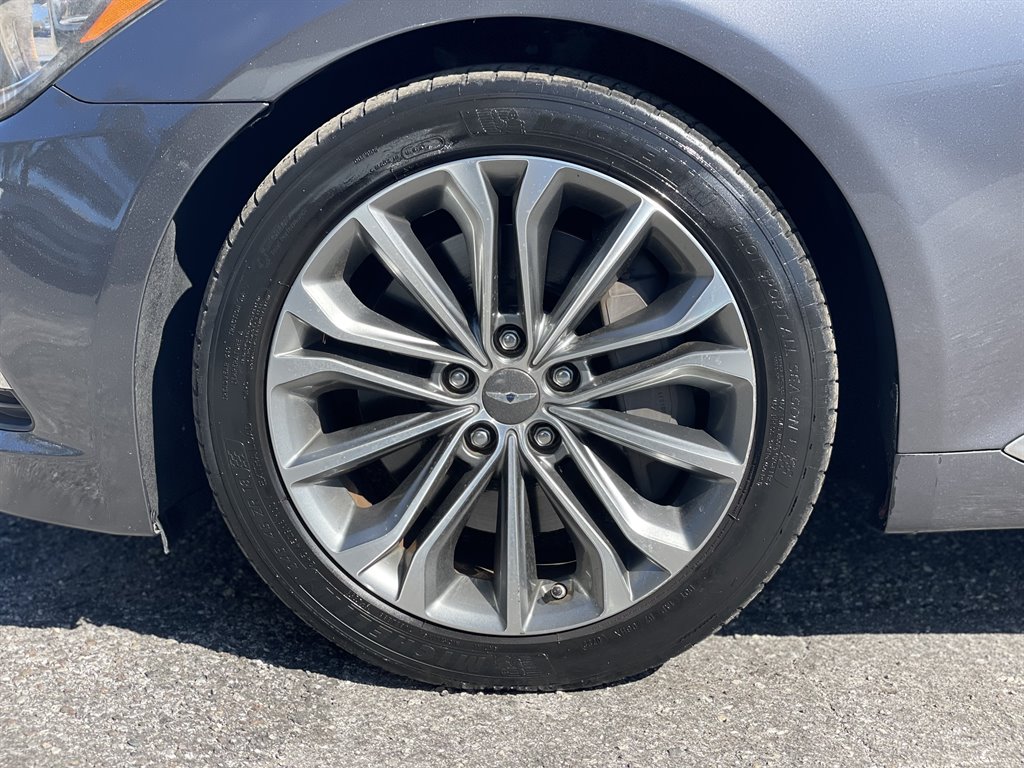 2015 Hyundai Genesis - $11,999