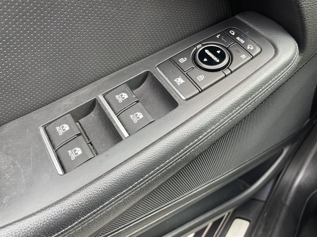 2015 Hyundai Genesis - $11,999