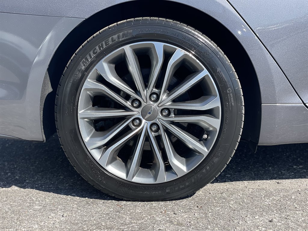 2015 Hyundai Genesis - $11,999