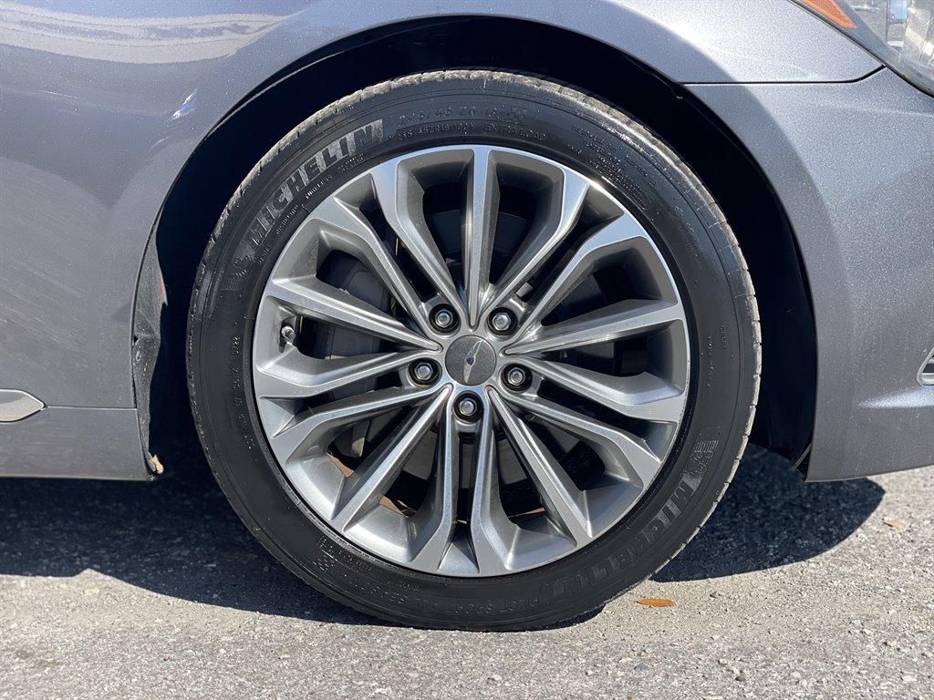 2015 Hyundai Genesis - $11,999