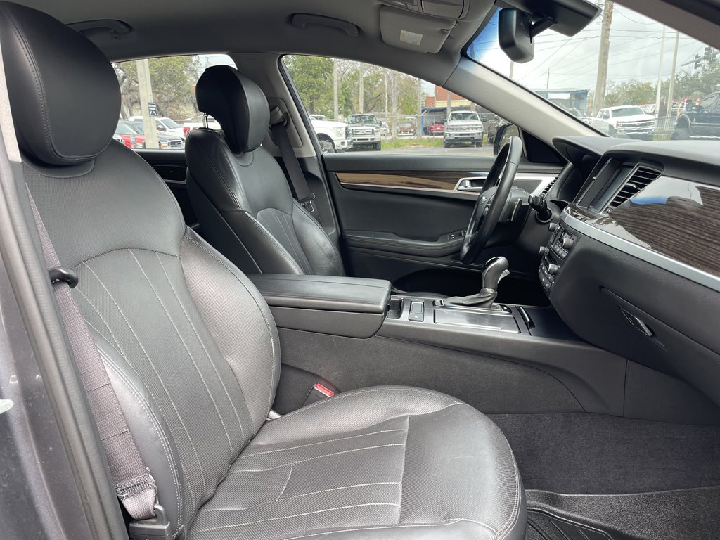 2015 Hyundai Genesis - $11,999