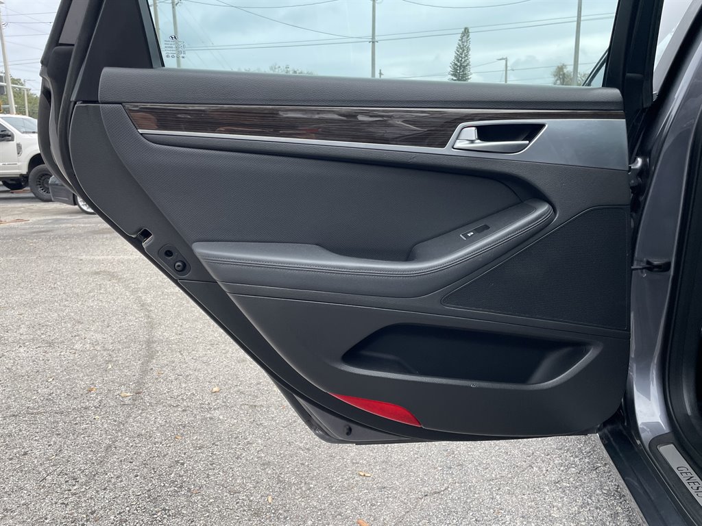2015 Hyundai Genesis - $11,999