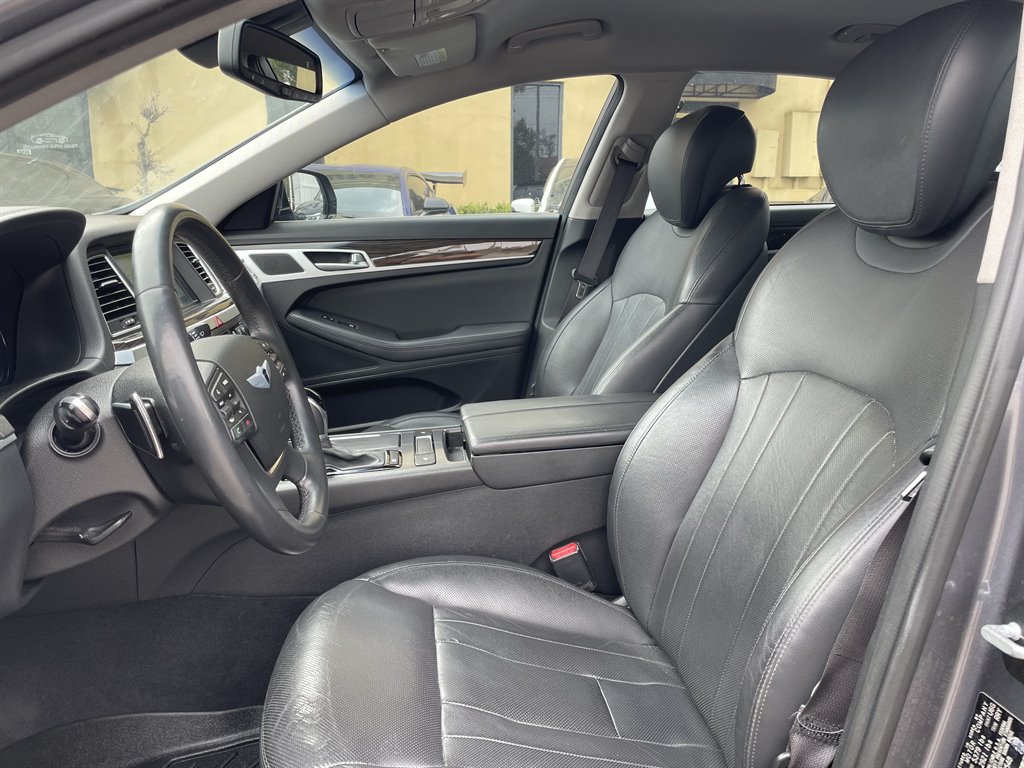 2015 Hyundai Genesis - $11,999