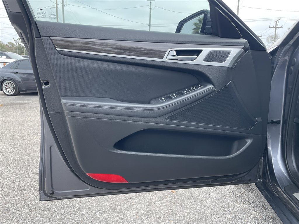 2015 Hyundai Genesis - $11,999
