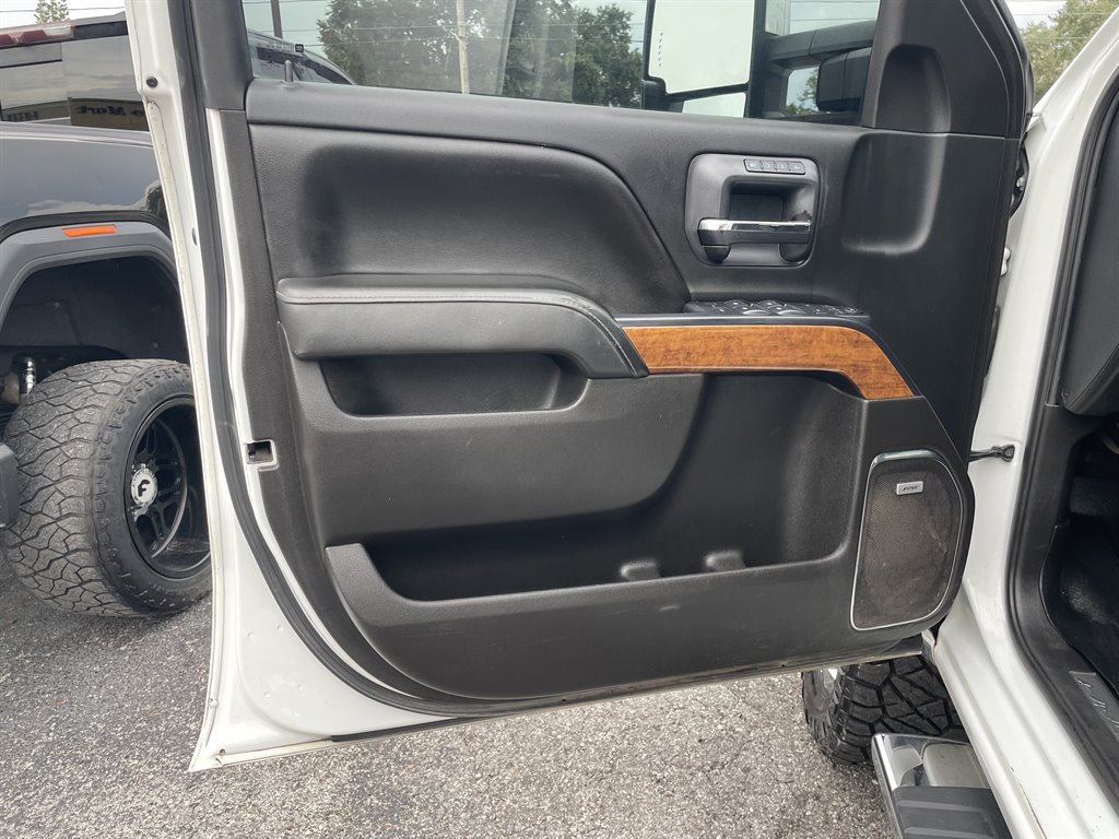 2017 Chevrolet Silverado - $32,999