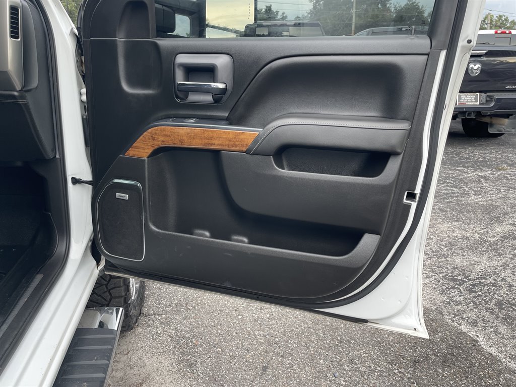 2017 Chevrolet Silverado - $32,999