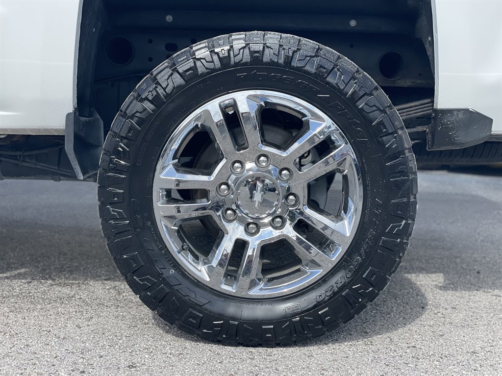 2017 Chevrolet Silverado - $32,999