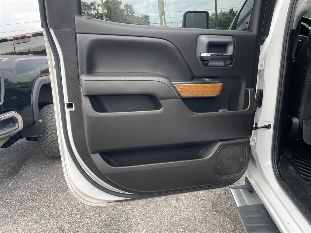 2017 Chevrolet Silverado - $32,999