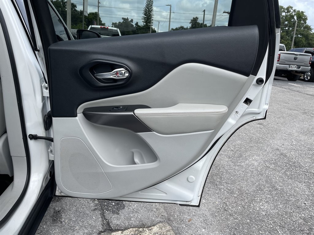 2019 Jeep Cherokee - $10,999