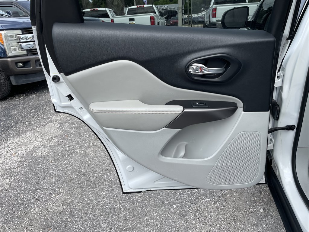2019 Jeep Cherokee - $10,999