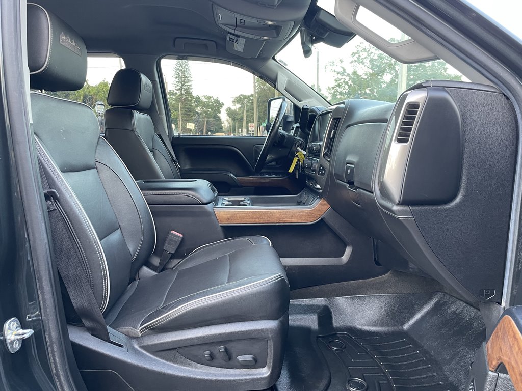 2017 Chevrolet Silverado 3500 High Country photo