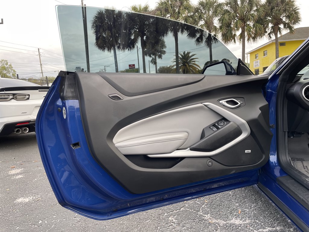 2019 Chevrolet Camaro 2LT photo