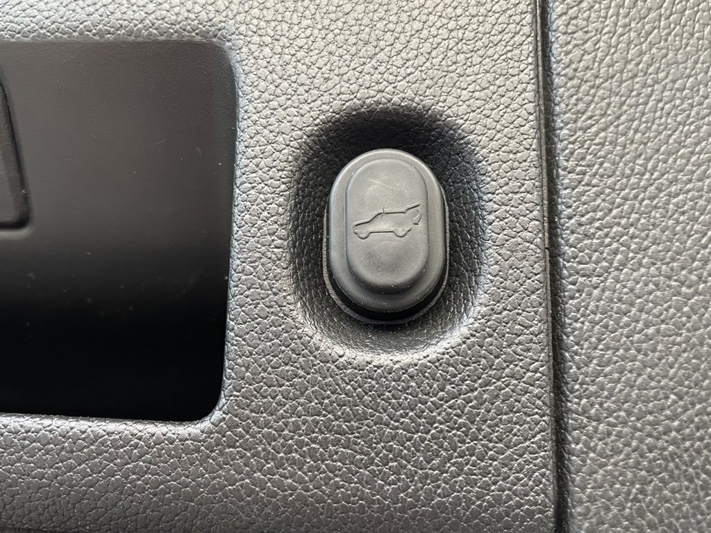 2018 Chevrolet Suburban - $18,999