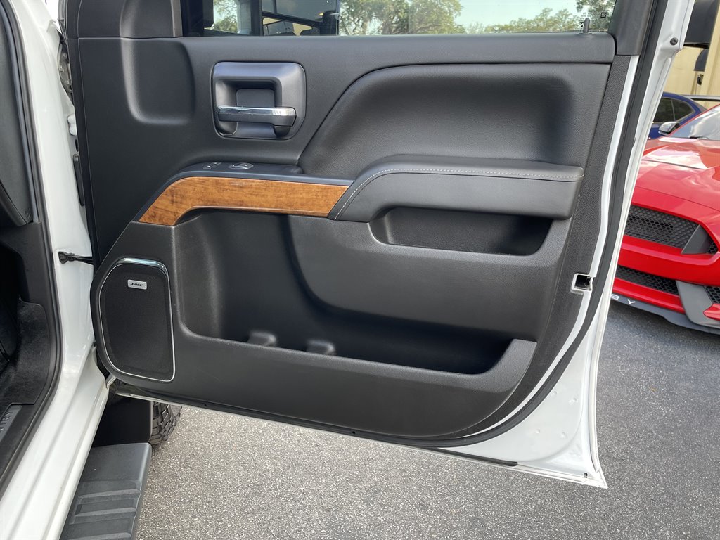 2019 Chevrolet Silverado 3500 High Country photo