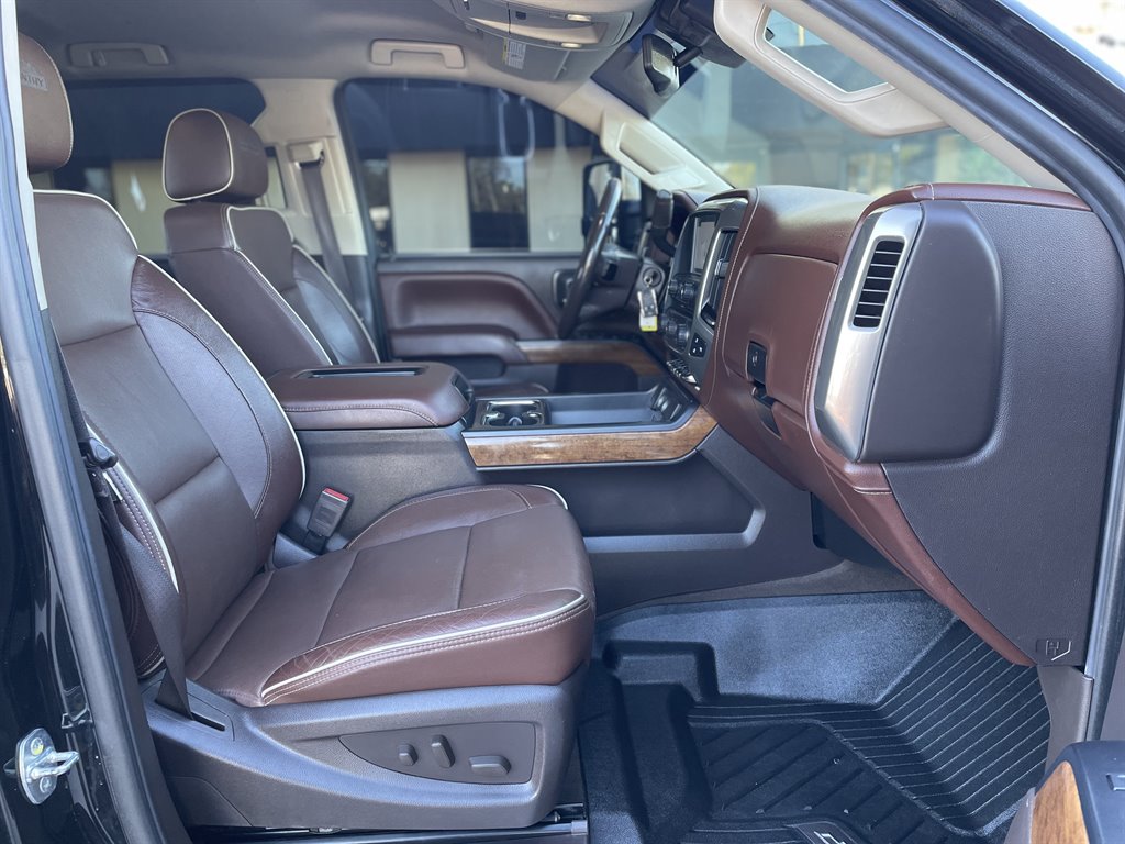 2018 Chevrolet Silverado 2500 High Country photo