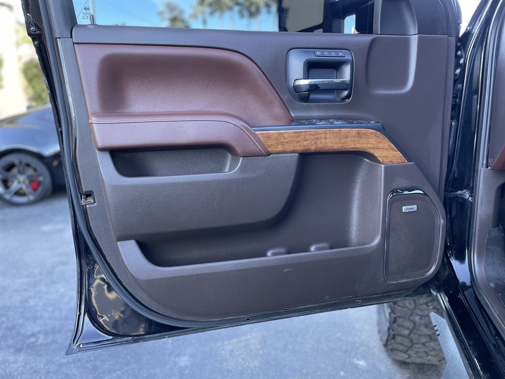 2018 Chevrolet Silverado 2500 High Country photo