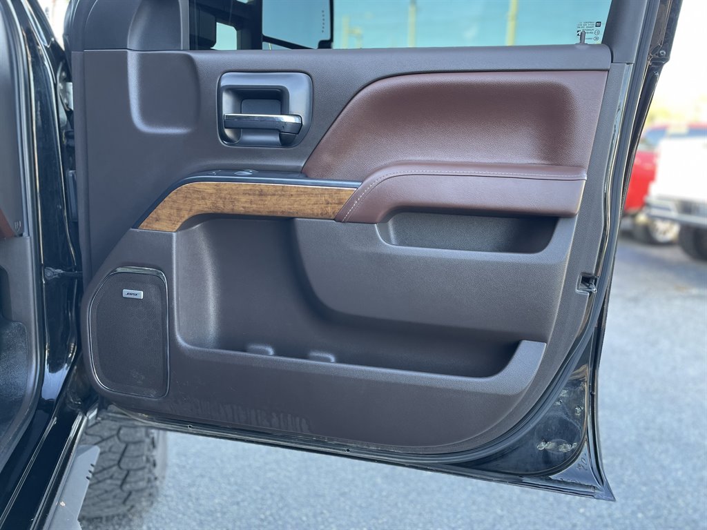 2018 Chevrolet Silverado 2500 High Country photo