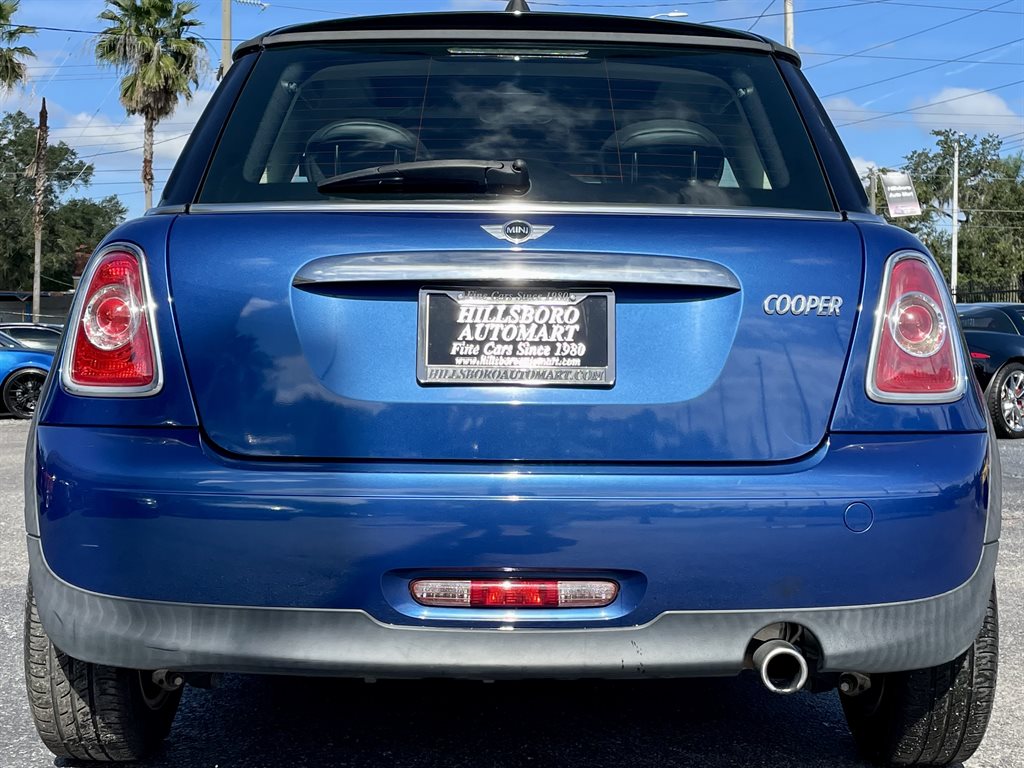 2012 MINI Hardtop Hatchback - $11,999