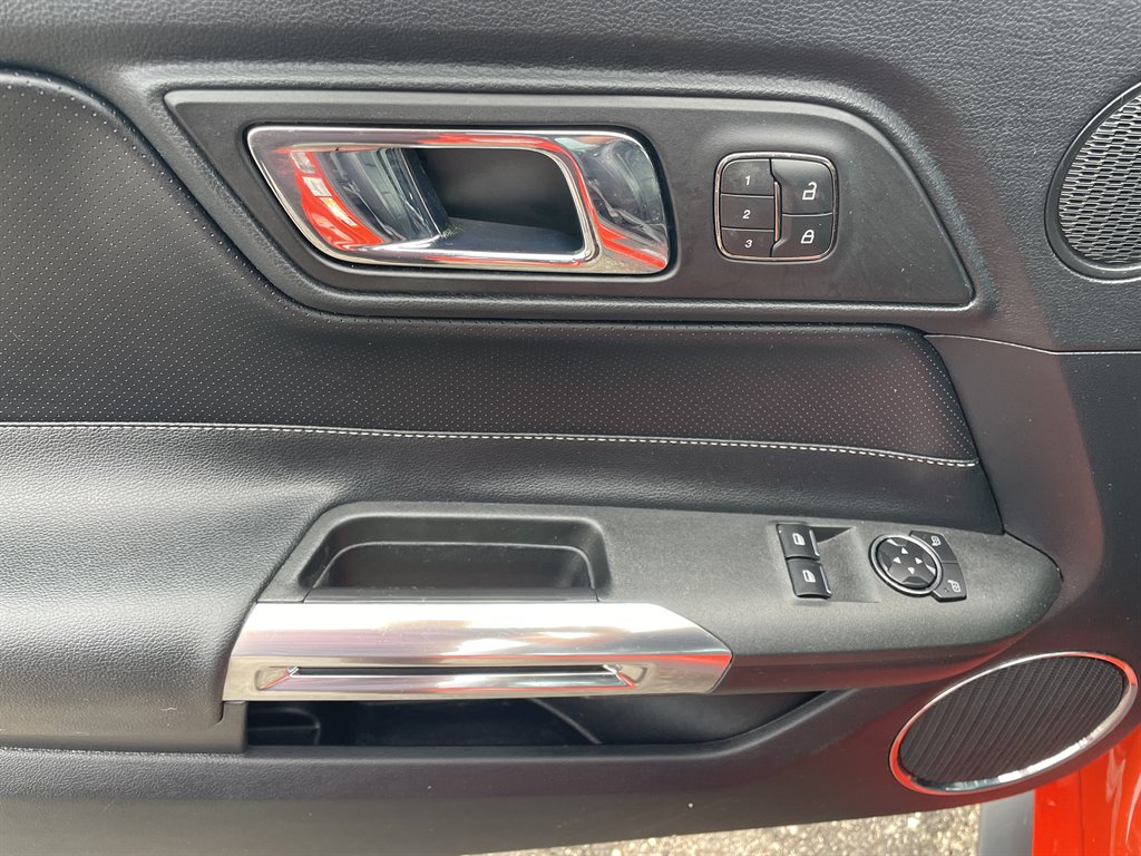 2015 Ford Mustang - $27,999