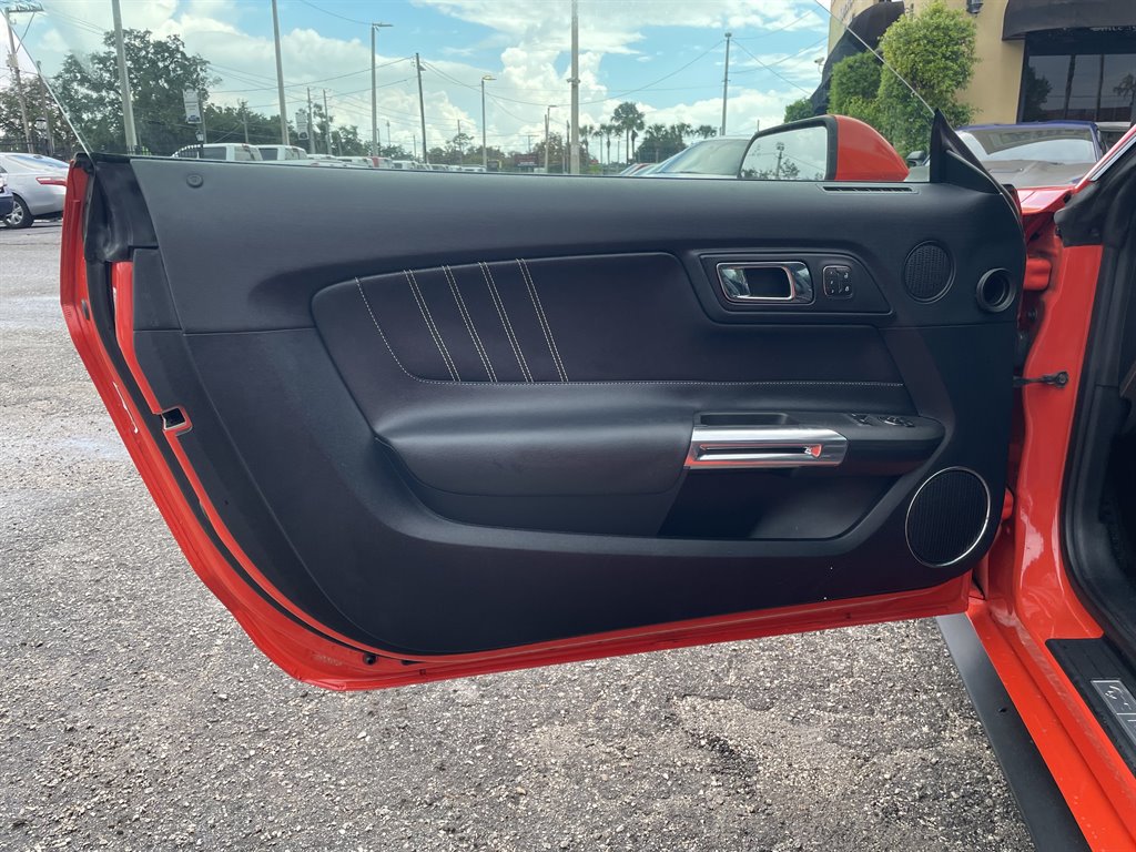 2015 Ford Mustang - $27,999