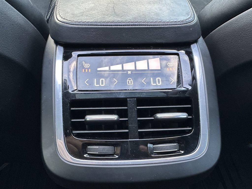 2019 Volvo XC90 - $22,999