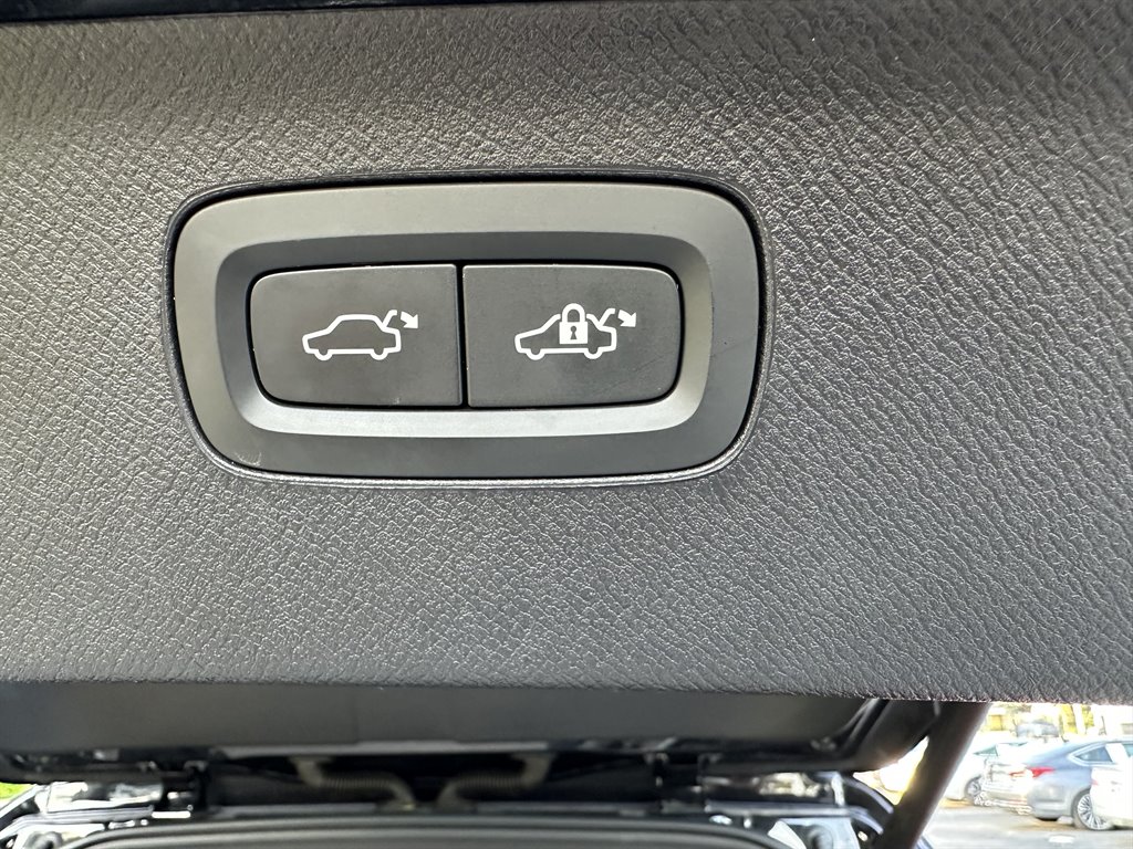 2019 Volvo XC90 - $22,999