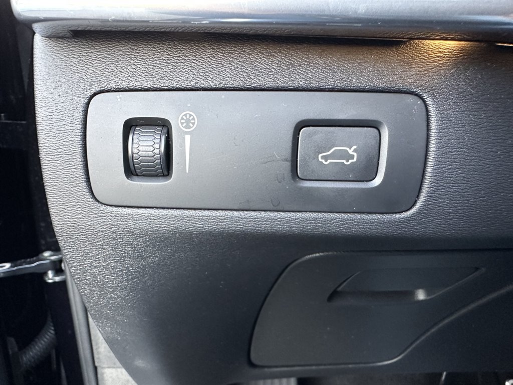 2019 Volvo XC90 - $22,999
