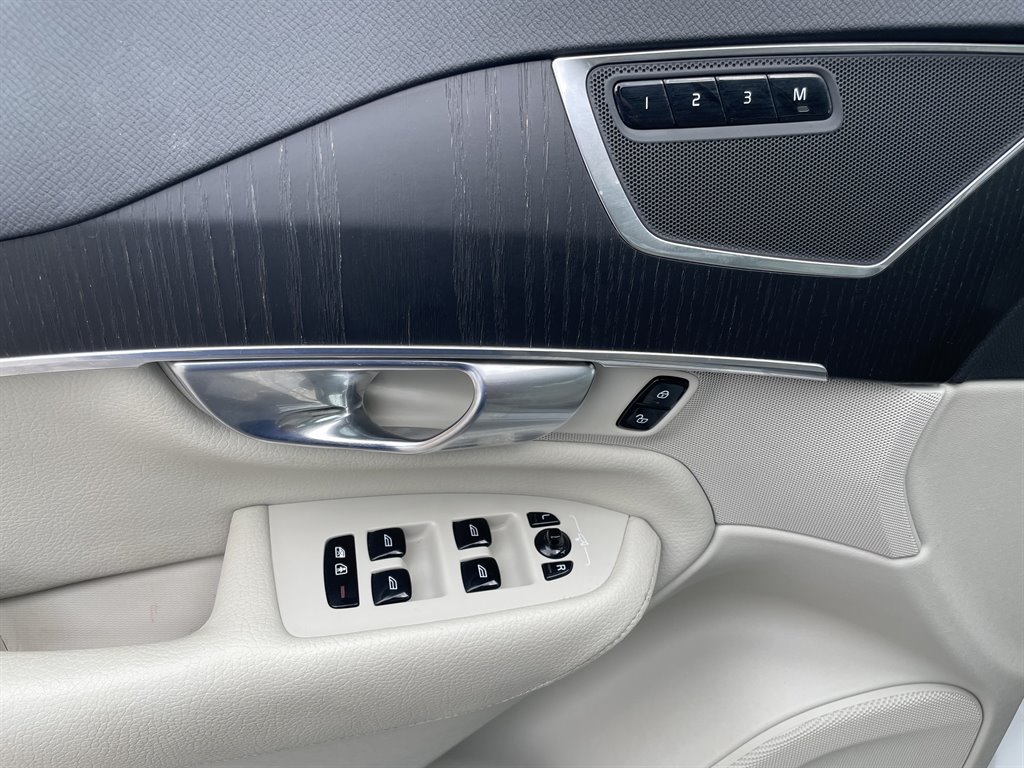 2020 Volvo XC90 - $22,999