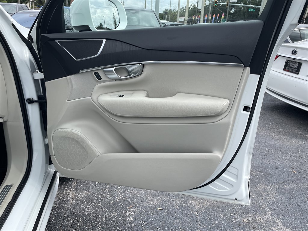 2020 Volvo XC90 - $22,999