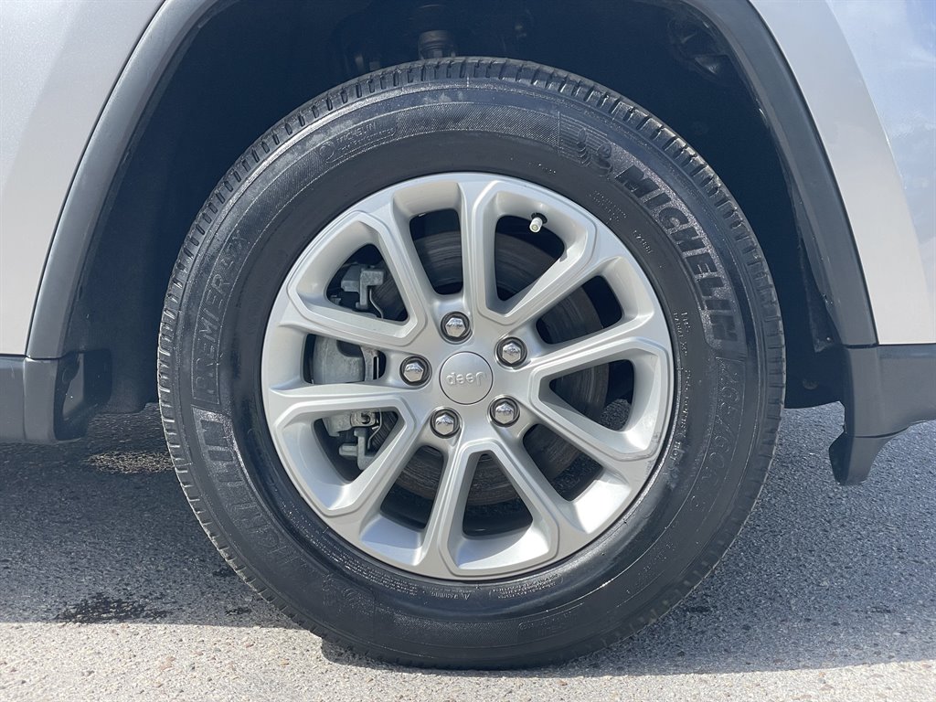 2021 Jeep Cherokee - $16,999