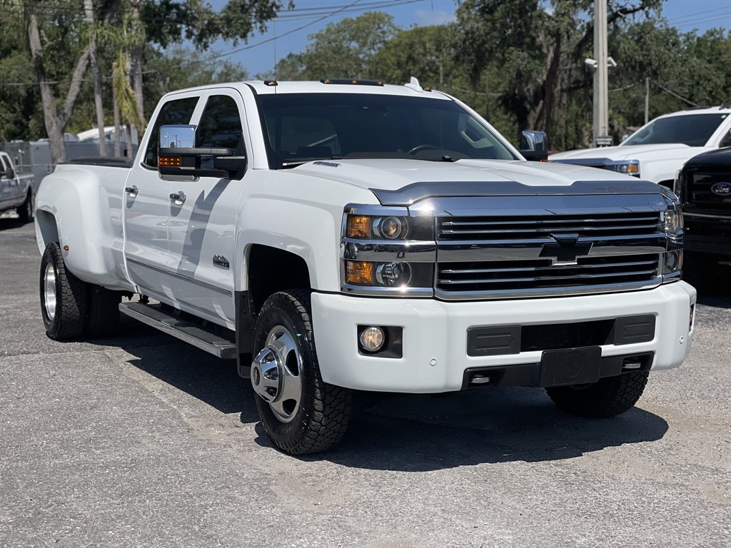 2015 Chevrolet Silverado 3500 High Country photo