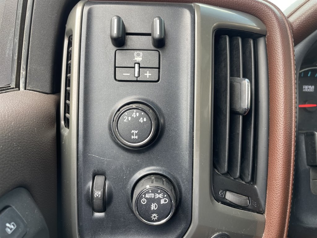 2015 Chevrolet Silverado 3500 High Country photo