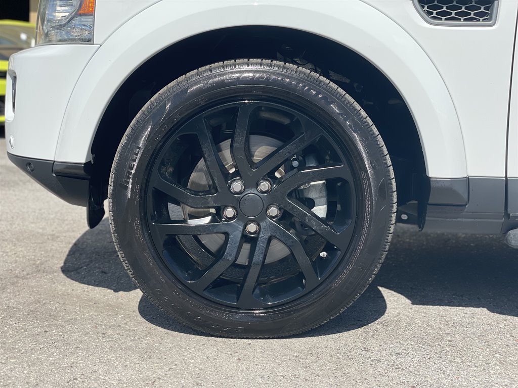 2016 Land Rover LR4 - $13,999