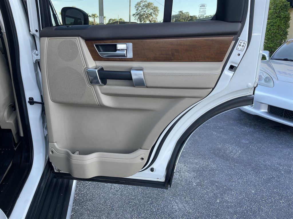2016 Land Rover LR4 - $13,999