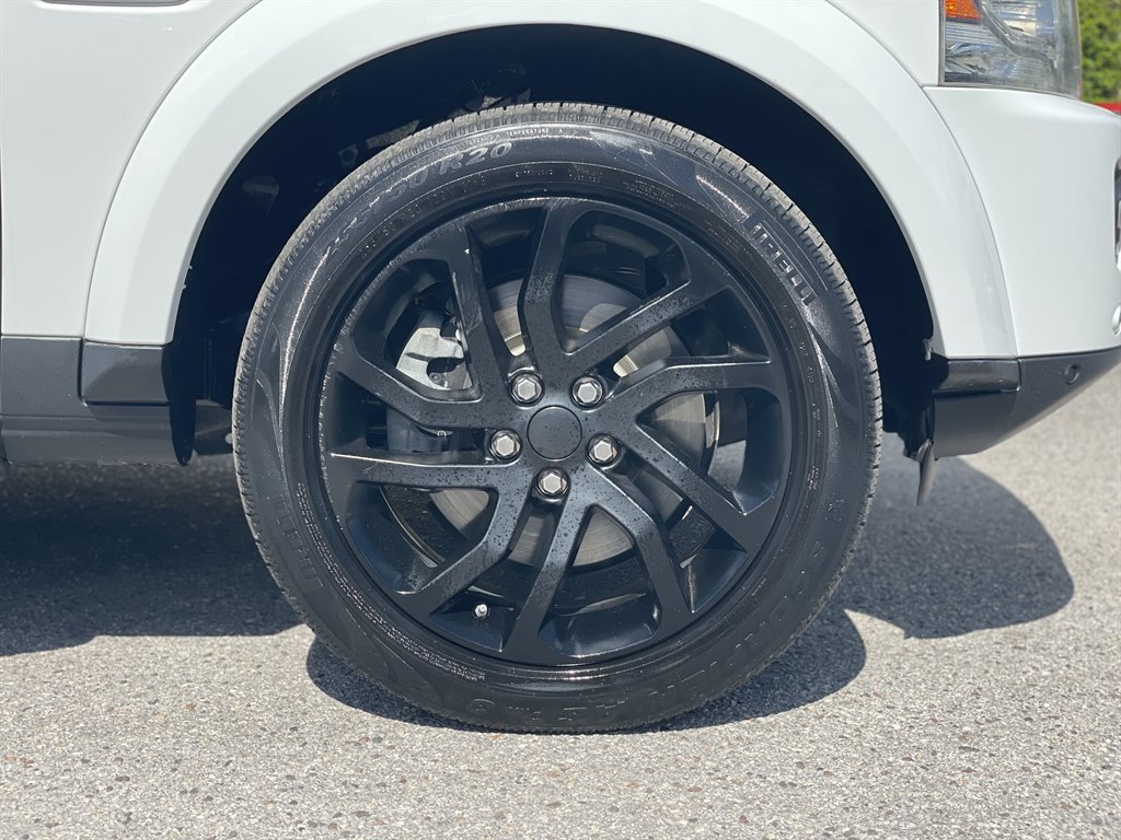 2016 Land Rover LR4 - $13,999