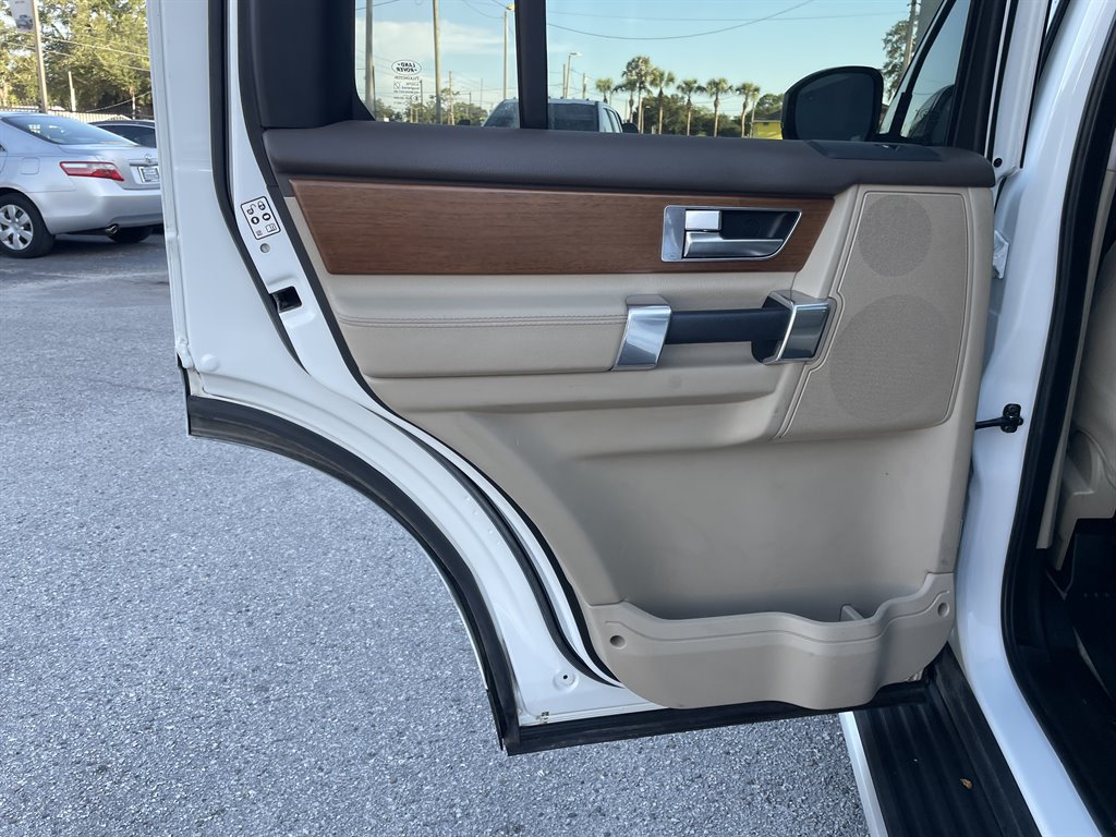 2016 Land Rover LR4 - $13,999