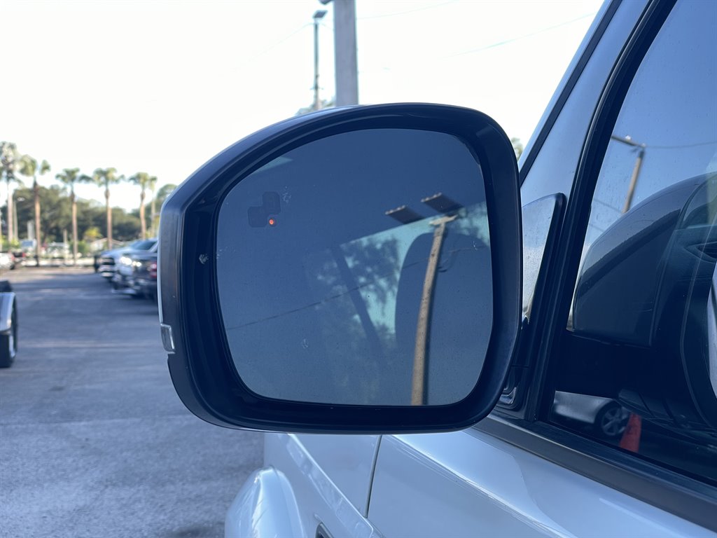 2016 Land Rover LR4 - $13,999